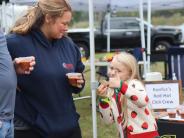 Locals sampling Roofuss chili 2024